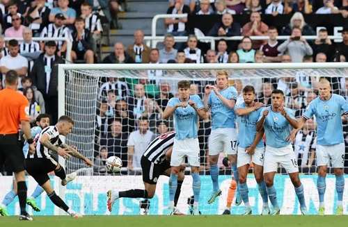 Vòng 3 Ngoại hạng Anh: Man City thoát thua trước Newcastle